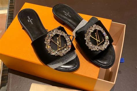 louis vuitton sandaaltes|Meer.